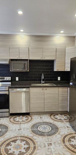 5 Minutes De Metro Acadie, 5+1/2, Renové - Photo 1