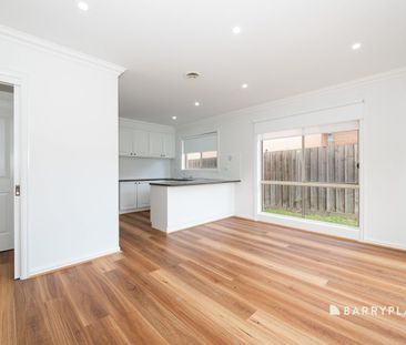 Stylish Double-Storey Family Home in a Prime Location - Photo 4