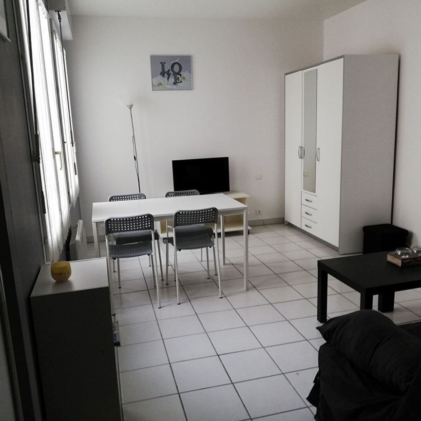 Appartement Niort Studio meublé 27 m2 - Photo 1