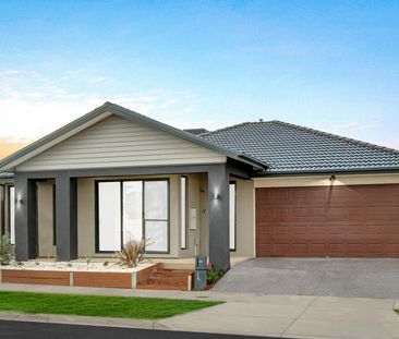 A Luxurious Family Haven You'll Love Coming Home To! - Photo 4