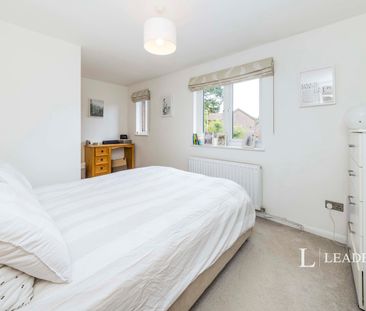 3 bedroom house to rent Mallard Place, East Grinstead, West Sussex,... - Photo 6
