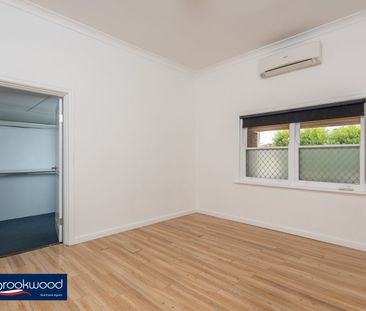 CHARACTER CHARM - Photo 2