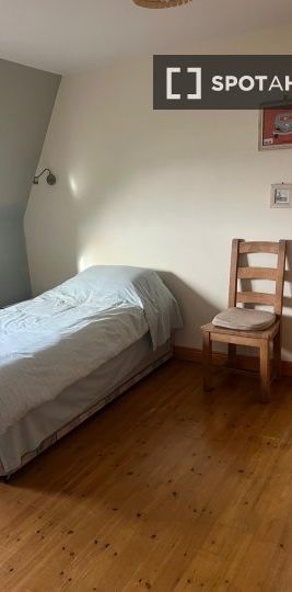 Room for rent in 5-bedroom apartment in Portmarnock, Dublin - Photo 1