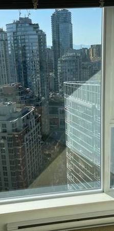 One-Bedroom + Den Apartment in Downtown Vancouver with City view - Photo 1