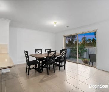 12 Rockpool Road, Truganina VIC 3029 - Photo 4