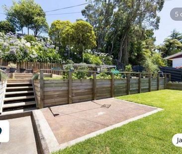 Bright & Spacious Home in Frankleigh Park - Photo 6