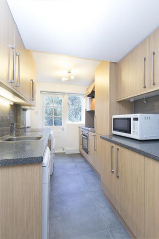 3 bedroom maisonette to rent - Photo 2