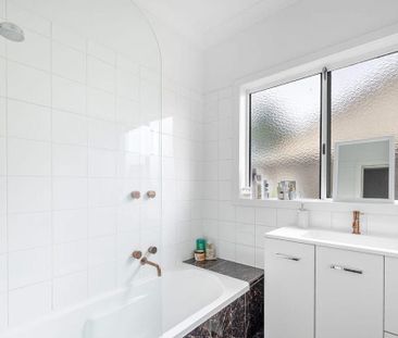 Comfortable 3-Bedroom Home in Central Moe! - Photo 4