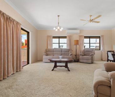 3 Bedroom house, 350 metres to the water. Contact Julie Sykes 0438 ... - Photo 3