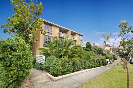 Top Floor Apartment in North Bondi - Photo 4