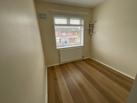 18 Erinvale Drive, Belfast, BT10 0GE - Photo 5