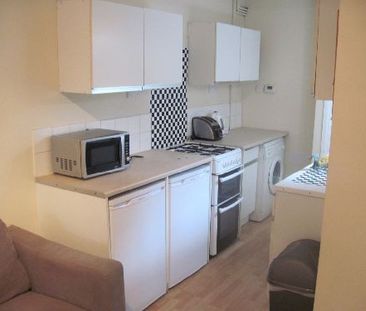 4 Bed - Winnie Road, Selly Oak, West Midlands, B29 6ju - Photo 2