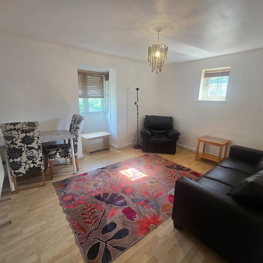 1 Bed Flat, Athol Square, E14 - Photo 1