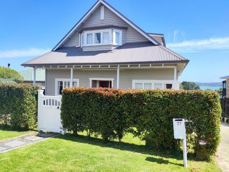 Charming 5 bedrooms at Bucklands Beach - Photo 5