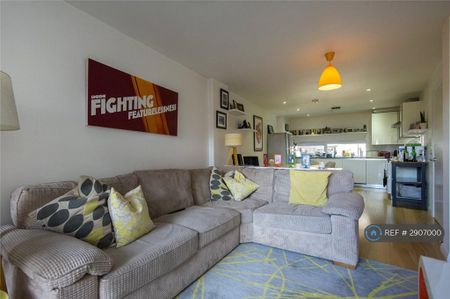 3 bedroom flat to rent - Photo 2