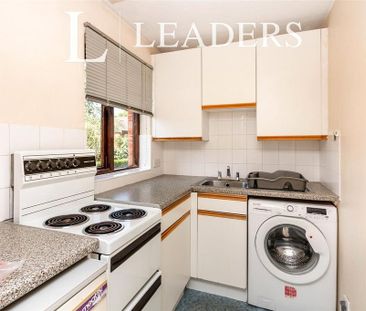 Studio to rent - Photo 3