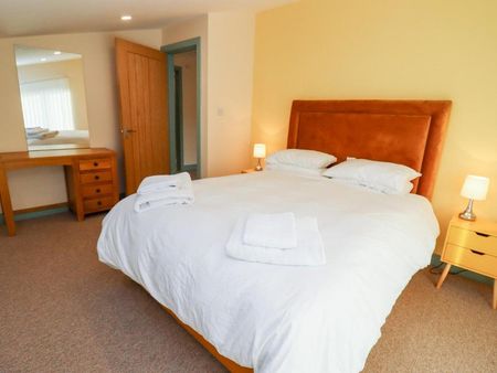 Cheltenham - Photo 5