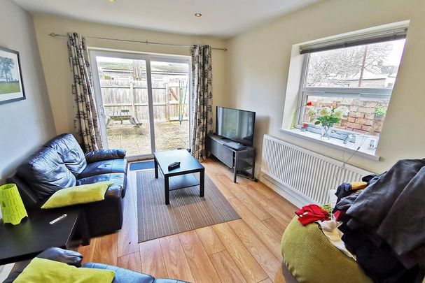 1 bedroom in a house share to rent - Photo 1