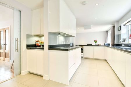 An ideally located family home presented to a high standard throughout - Photo 2