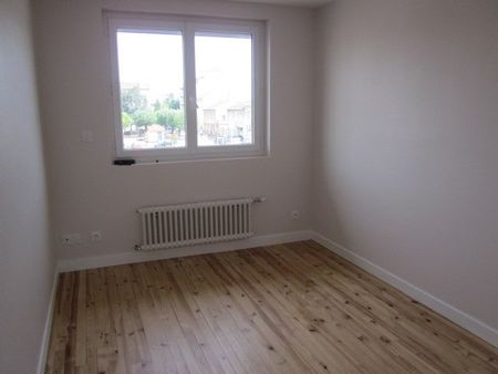 Location Appartement 3 pièces 68m² MONTROND LES BAINS 42210 - Photo 3
