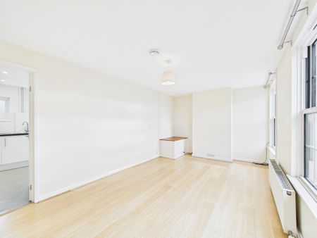 2 bedroom maisonette to rent - Photo 2