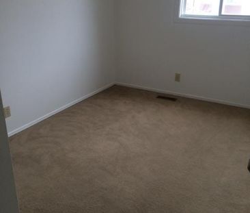 Freshly Painted 3 Bedroom Townhome – $1,700/month - Photo 4