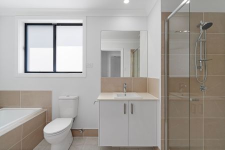 Modern five bedroom home prime Casula pocket - Photo 3