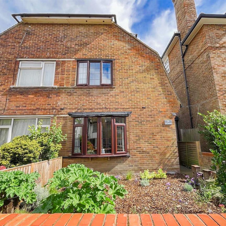 The Bourne, Hastings, TN34 3AY - Photo 1