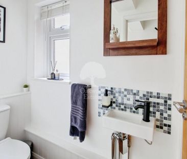 4 bedroom detached house to rent - Photo 3