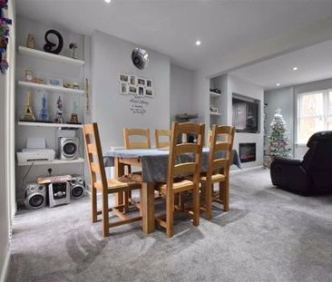 4 bedroom house - Photo 1