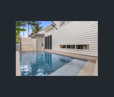 Gorgeous coastal lifestyle fully furnished home on offer. Lease ter... - Photo 1