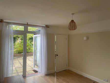 3 bedroom semi-detached house to rent - Photo 4