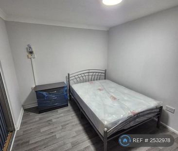 1 bedroom in a house share to rent - Photo 2