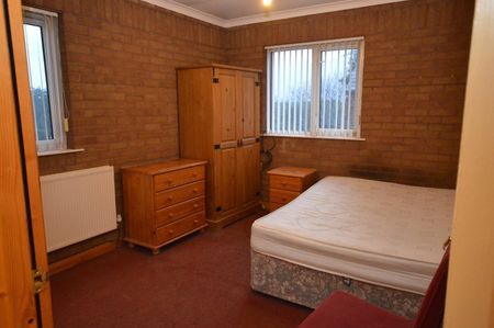 1 Bed Flat - Photo 2