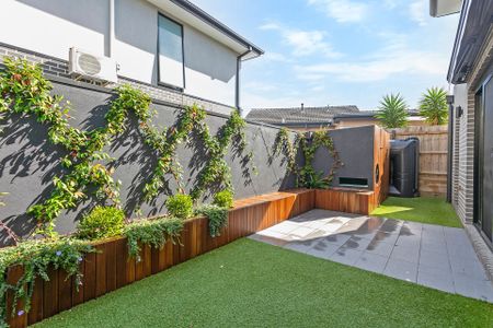 Contemporary Townhouse in Frankston High School Zone - Photo 5