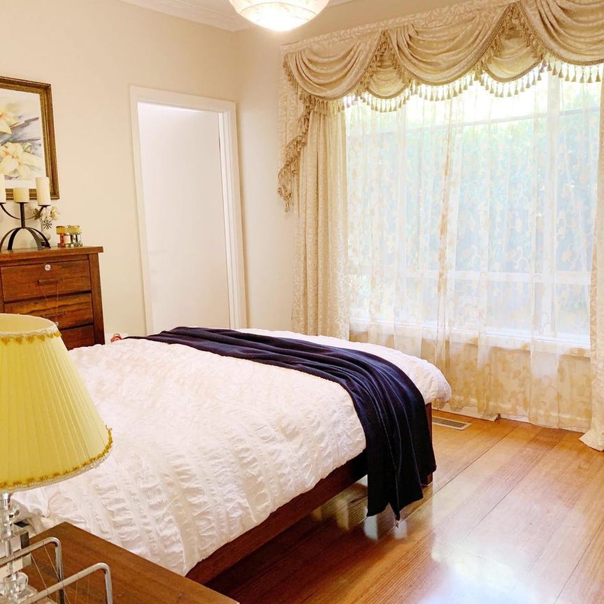 Fully Furnished Home in Prime Mount Waverley Location - Photo 1