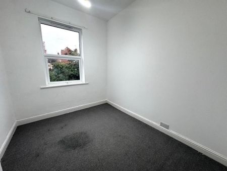 3 bedroom end of terrace house to rent - Photo 3