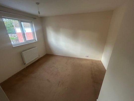 PETERBOROUGH - Photo 1