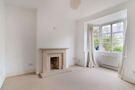 Charming Grade II listed 3 bedroom Victorian mid-terrace house with mature garden in Jericho - Photo 5