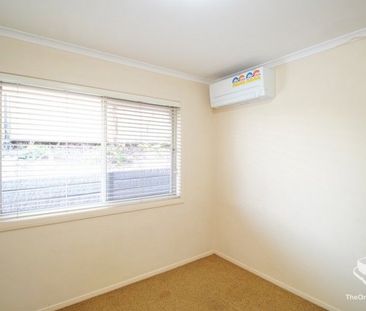 Walking to shopping, close to school - Photo 4