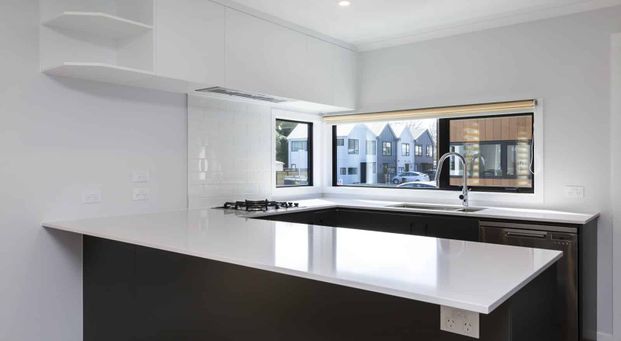 8 Reakes Crescent, Wallaceville - Photo 1