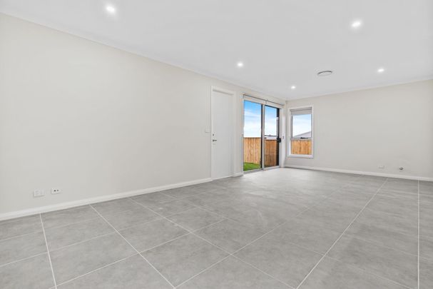 Brand new four-bedroom family home in sought-after Menangle Park - Photo 1