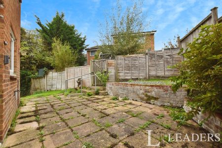 3 bedroom terraced to rent Boradoaks, Epping, CM16 - Photo 2