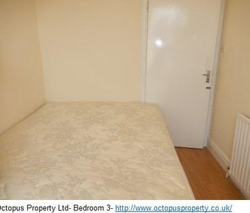 3 bedroom flat to rent - Photo 6