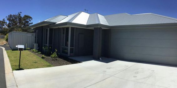 MODERN SECURED UNIT IN SOUTH BUNBURY!! - Photo 3