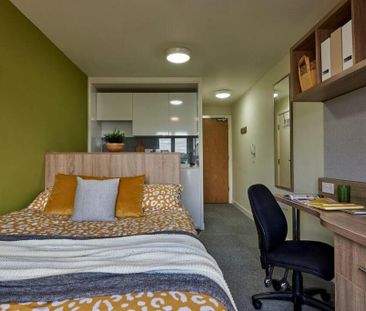 1 bedroom in a flat share to rent - Photo 4