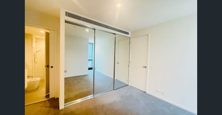 Stunning 2-Bedroom Apartment with City Views in Iconic Australia 108 - Photo 3