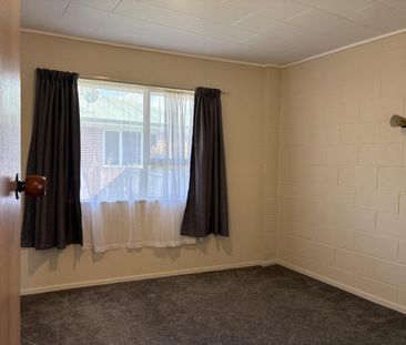 Unit Living - Photo 4