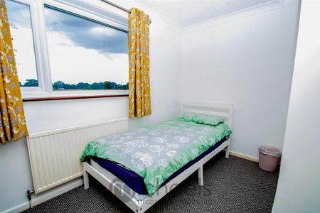 3 bedroom semi-detached house to rent - Photo 5