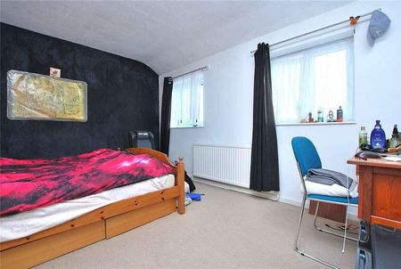 Applegarth Avenue, Guildford, Surrey, GU2 - Photo 2